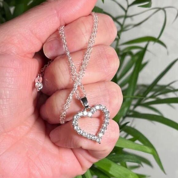 The Valentina Crystal heart and 925 pendant necklace - Picture 9 of 9